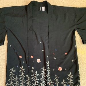 Women’s black floral kimono from H&M